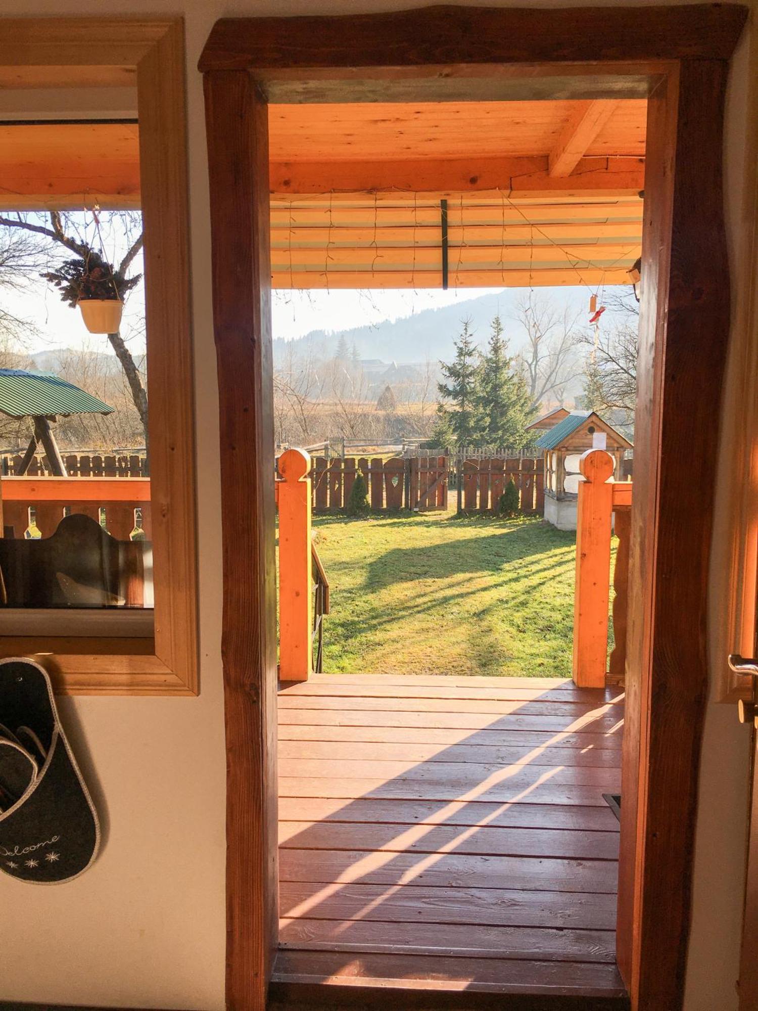 Котедж Шум Черемоша На Березі Річки Werchowyna Exterior foto